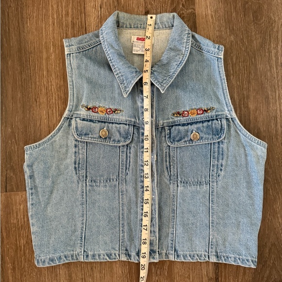 Vintage At Last Co Embroidered Denim Cropped Vest - Picture 7 of 9
